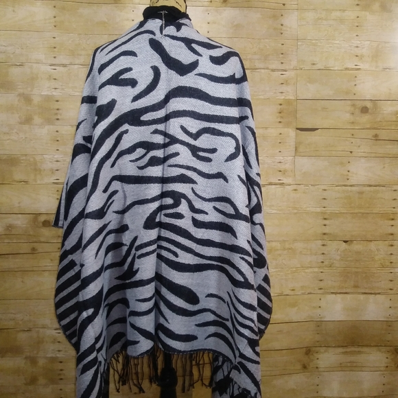 Reversible Wrap - Picture 4 of 5